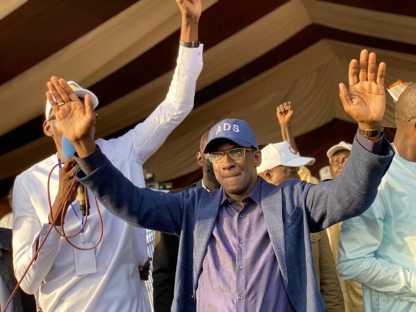 Investiture du candidat Adoulaye Diouf Sarr : La forte mobilisation des Dakarois Investiture du candidat Adoulaye Diouf Sarr : La forte mobilisation des Dakarois