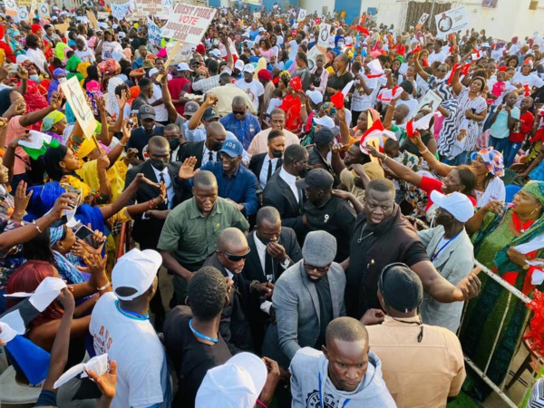 Investiture du candidat  Adoulaye Diouf Sarr : La forte mobilisation des Dakarois 