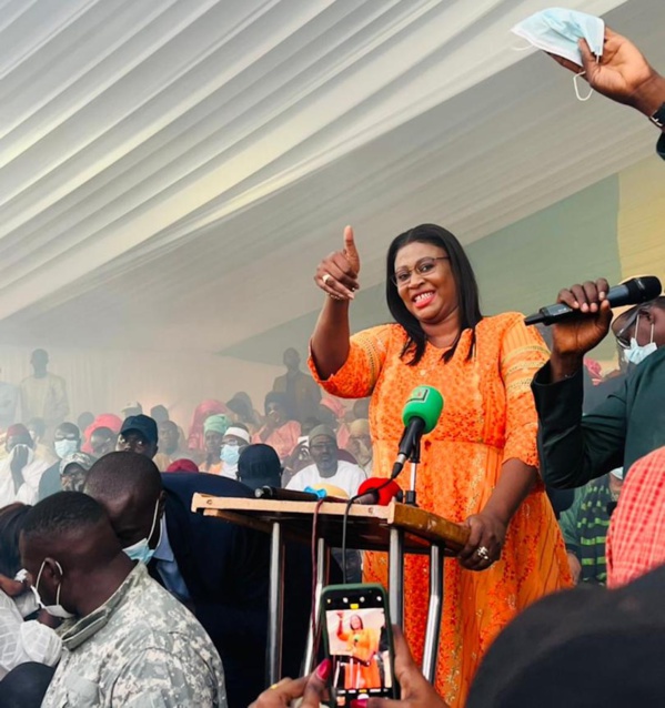 Meeting d'investiture :Néné Fatoumata Tall soutient ses camarades Lat Diop et Aliou Sall
