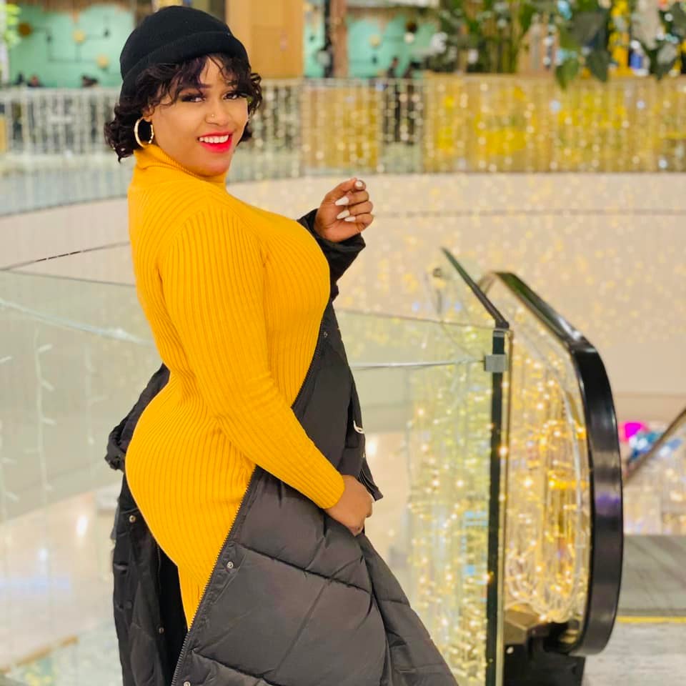 Gui Gui Sarr met en valeur sa derrière 