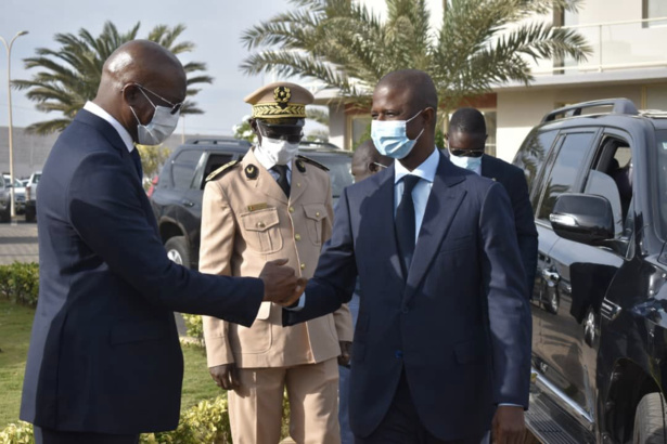 Critiqué,  Antoine Félix Diome annonce la baisse de la criminalité au Sénégal