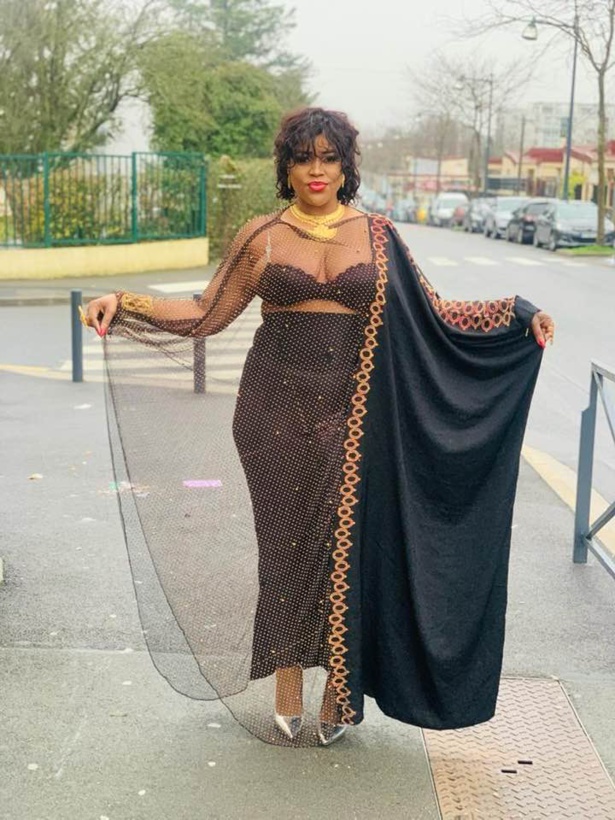 La chanteuse Guigui Sarr, une fervente chrétienne, fête noël !!! La chanteuse Guigui Sarr, une fervente chrétienne, fête noël !!!