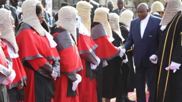 Gambie : la Cour Suprême rejette le recours de Darboe, et confirme Barro Gambie : la Cour Suprême rejette le recours de Darboe, et confirme Barro