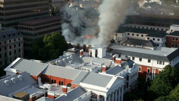 Afrique du Sud : le siège du Parlement  en proie à un important incendie