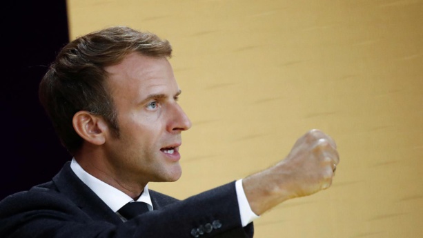 "Un irresponsable n'est plus un citoyen", Macron tacle les non-vaccinés et crée une polémique "Un irresponsable n'est plus un citoyen", Macron tacle les non-vaccinés et crée une polémique