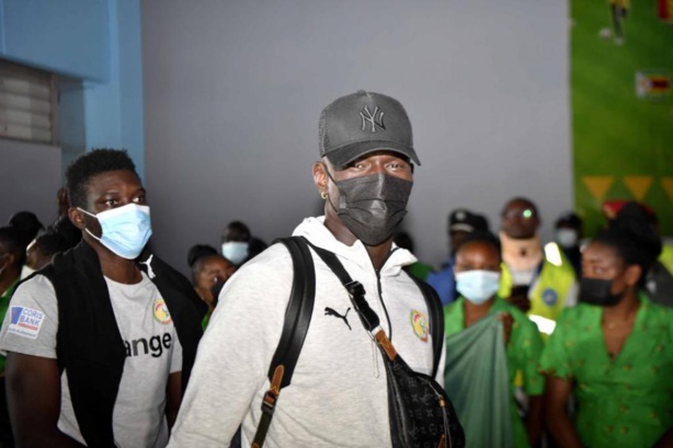 Les images de l'arrivée des "lions" sont arrivés au Cameroun Les images de l'arrivée des "lions" sont arrivés au Cameroun