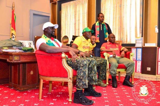 Guinée : Le colonel Doumbouya a suivi le match Guinée vs Malawi