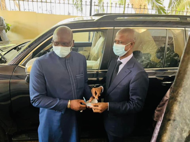 Les 14 gouverneurs du Sénégal reçoivent leurs nouveaux véhicules