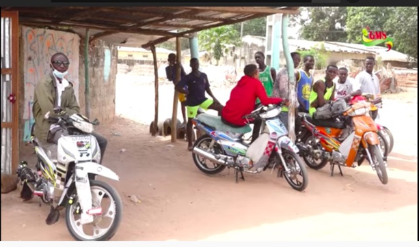 "Ces jeunes conducteurs de motos Jakarta sont de Pastef...ils ont voulu arnaquer Doudou Ka" "Ces jeunes conducteurs de motos Jakarta sont de Pastef...ils ont voulu arnaquer Doudou Ka"