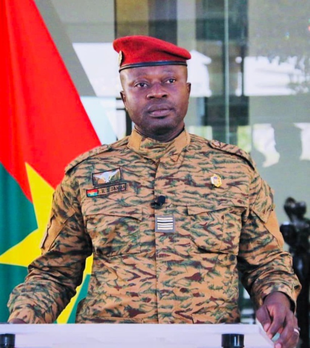 Coup d’État au Burkina : Paul-Henri Sandaogo Damiba prend la parole pour la première fois Coup d’État au Burkina : Paul-Henri Sandaogo Damiba prend la parole pour la première fois