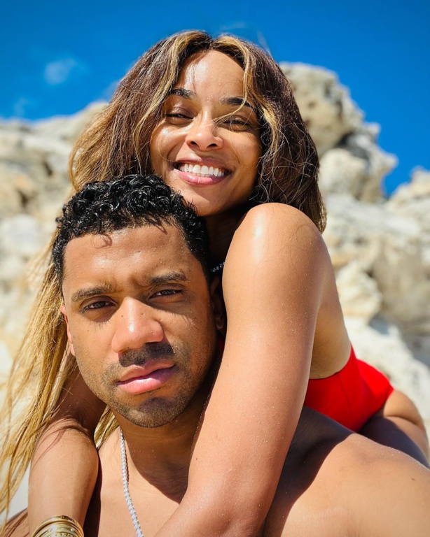 Ciara et son mari Russell Wilson en pleine bamboula Ciara et son mari Russell Wilson en pleine bamboula