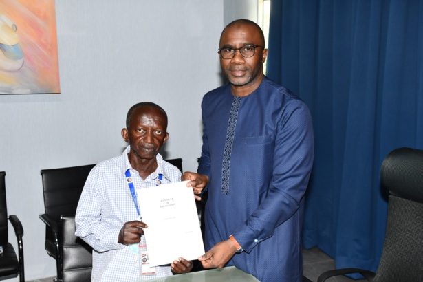 Après 47 ans de bénévolat à l’aéroport de Ziguinchor, Ibrahima Diédhiou décroche son premier contrat d’embauche