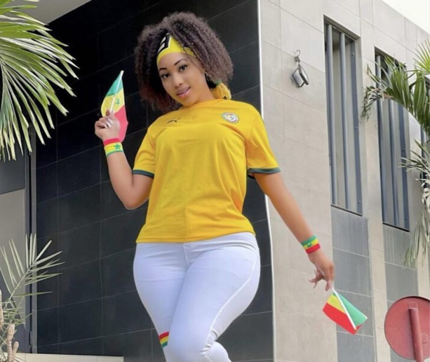 L’actrice et modèle Ndeye Diarra en mode supporter L’actrice et modèle Ndeye Diarra en mode supporter