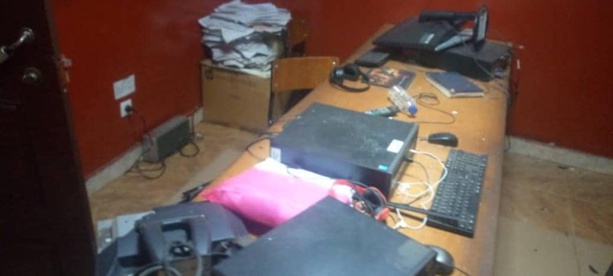 Bissau La radio "capitale Fm" saccagée encore par un groupe de policiers Bissau La radio "capitale Fm" saccagée encore par un groupe de policiers