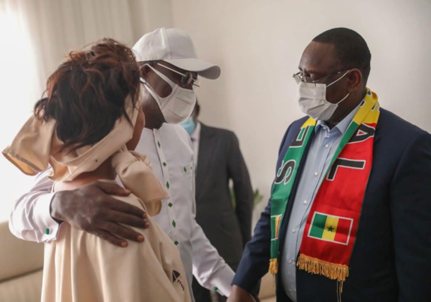 Le retour au Sénégal des Lions de la Téranga met sur pause les conflits politiques