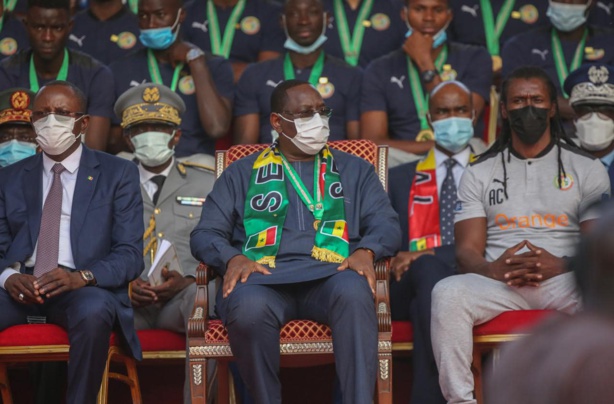 Les lions vont -ils rejeter les tonnes de ciment de la "Sococim" pour soutenir ces travailleurs qui sont la précarité ? Les lions vont -ils rejeter les tonnes de ciment de la "Sococim" pour soutenir ces travailleurs qui sont la précarité ?