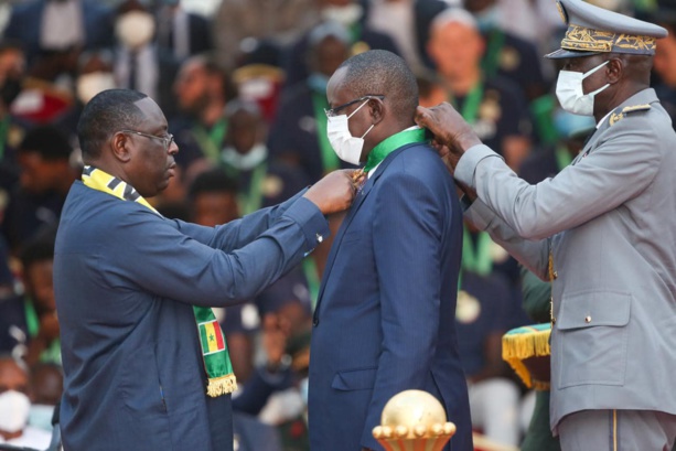 Décoration du ministre Matar Ba une distinction qui fait débat ! Décoration du ministre Matar Ba une distinction qui fait débat !