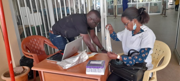 Manques de sang : l'ANPAV et ses partenaires volent au secours des hôpitaux de Dakar Manques de sang : l'ANPAV et ses partenaires volent au secours des hôpitaux de Dakar