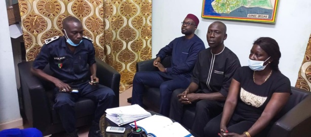 Ousmane Sonko au commissariat central de Ziguinchor... Ousmane Sonko au commissariat central de Ziguinchor...