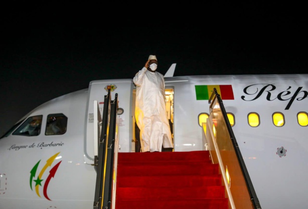 Macky a quitté Dakar dans la soirée du vendredi pour... Macky a quitté Dakar dans la soirée du vendredi pour...