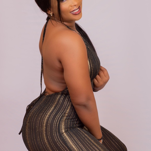 La sublime actrice Milie Marta dans une magnifique robe de soirée à couper le souffle