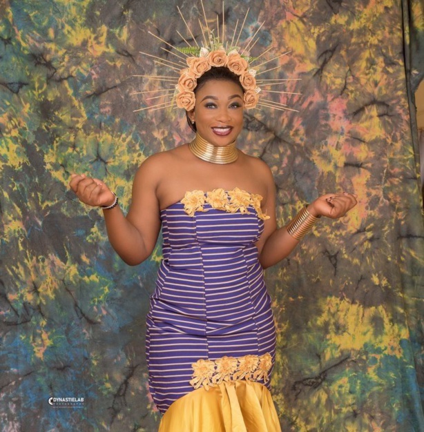 La sublime actrice Milie Marta dans une magnifique robe de soirée à couper le souffle La sublime actrice Milie Marta dans une magnifique robe de soirée à couper le souffle