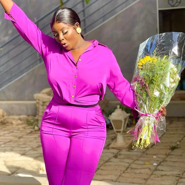 La charmante chanteuse Abiba La charmante chanteuse Abiba