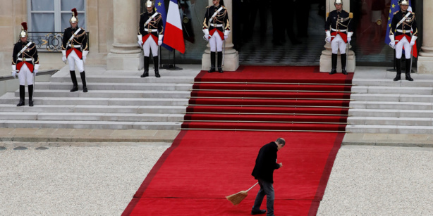 Pourquoi dresse-t-on un tapis rouge aux personnalités ? Pourquoi dresse-t-on un tapis rouge aux personnalités ?