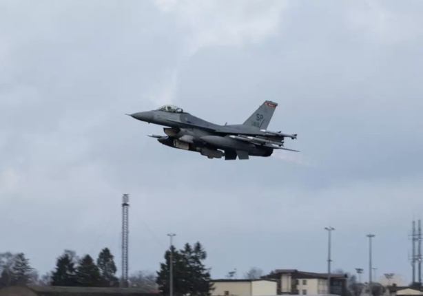 La Russie met en garde les pays voisins de l'Ukraine accueillant ses avions de combat La Russie met en garde les pays voisins de l'Ukraine accueillant ses avions de combat