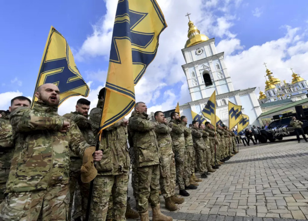 Qui sont ces néonazis dans l’armée ukrainienne?