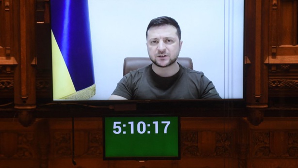 Guerre en Ukraine : Zelensky prêt à ne plus adhérer à l'Otan Guerre en Ukraine : Zelensky prêt à ne plus adhérer à l'Otan