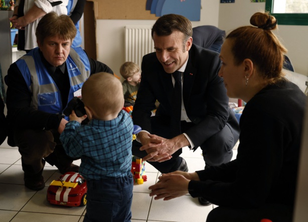 Guerre en Ukraine: "on va tout faire pour arrêter cette guerre", déclare Emmanuel Macron à un enfant ukrainien Guerre en Ukraine: "on va tout faire pour arrêter cette guerre", déclare Emmanuel Macron à un enfant ukrainien