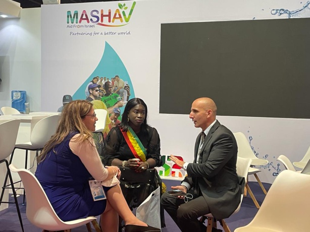 Forum mondial de l'eau : Dieynaba Goudiaby, conseillère au CESE visite le stand d'Israël Forum mondial de l'eau : Dieynaba Goudiaby, conseillère au CESE visite le stand d'Israël