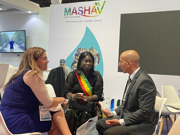 Forum mondial de l'eau : Dieynaba Goudiaby, conseillère au CESE visite le stand d'Israël Forum mondial de l'eau : Dieynaba Goudiaby, conseillère au CESE visite le stand d'Israël