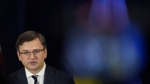 Le chef de la diplomatie ukrainienne accuse "Renault " de soutenir "la guerre de Poutine"