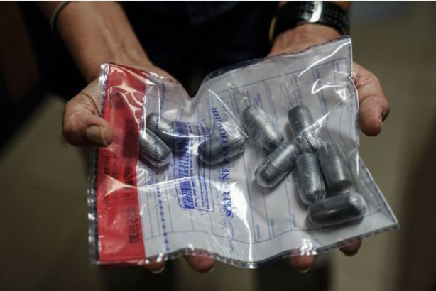 AIBD : une mule transportant 35 boulettes de cocaïne arrêtée AIBD : une mule transportant 35 boulettes de cocaïne arrêtée