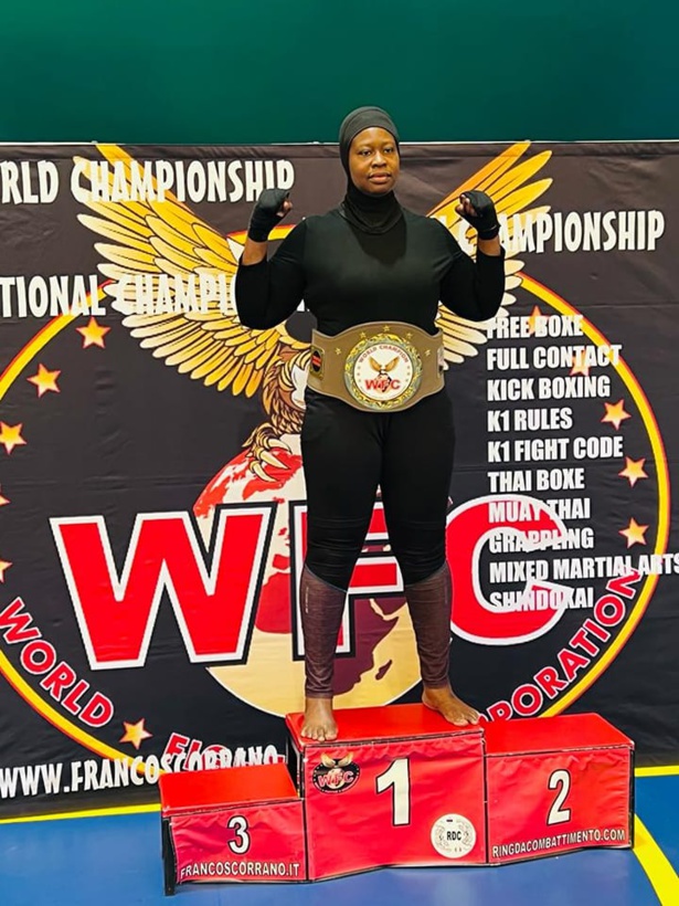 Zeynab Bint Makhtari devient championne d'Europe de Kickboxing