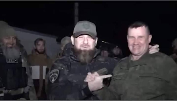 UKRAINE : Le général tchétchène déclaré mort, réapparaît à Marioupol avec Kadyrov