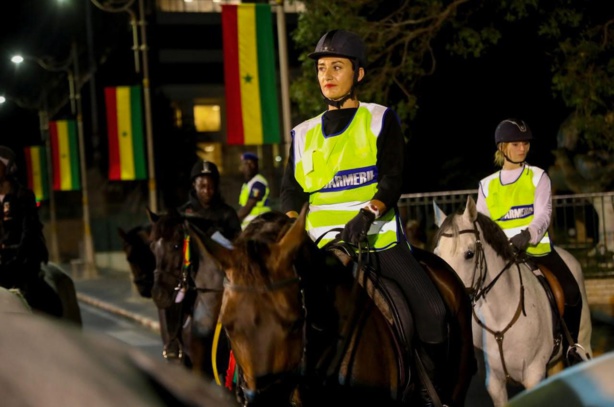 Retraite aux flambeaux : La présence des gendarmes blanches... 