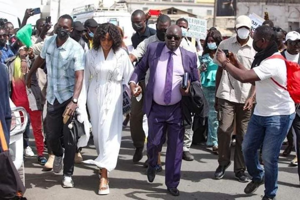 Tribunal de Dakar : Apparition de Adji Sarr sans grossesse Tribunal de Dakar : Apparition de Adji Sarr sans grossesse