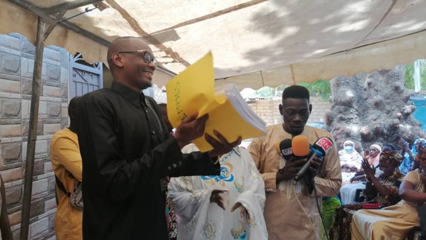 Parrainage à Thies : les militants de Habib Niang remettent 22500 signatures Parrainage à Thies : les militants de Habib Niang remettent 22500 signatures