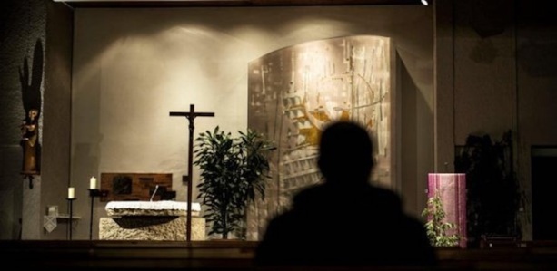 Casamance : il entre dans l’église, attaque un fidèle et fonce sur le prêtre…