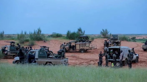 Attaques des camps militaires : 06 soldats  maliens tués, 11 terroristes neutralisés, un hélicoptère touché