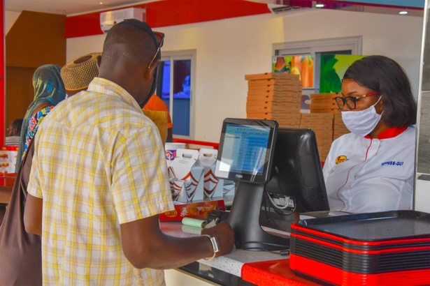 Points de vente Djolof Chicken : Le service client séduit les acheteurs avec sa rapidité Points de vente Djolof Chicken : Le service client séduit les acheteurs avec sa rapidité