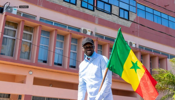 Mairie de Ziguinchor : Ousmane Sonko ramène le certificat de résidence à 500 F Cfa qui était à 1400 frcs ! Mairie de Ziguinchor : Ousmane Sonko ramène le certificat de résidence à 500 F Cfa qui était à 1400 frcs !