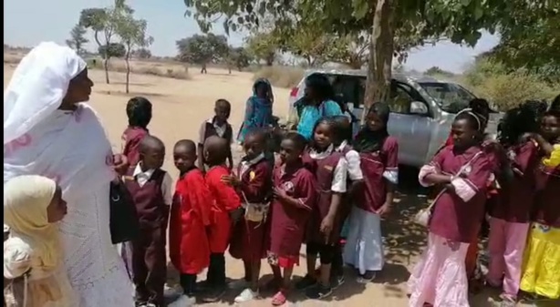 Solidarité: les élèves du Royaume des Enfants de Dakar au chevet des pensionnaires du Daara Iqra de Mboulekh Téne Solidarité: les élèves du Royaume des Enfants de Dakar au chevet des pensionnaires du Daara Iqra de Mboulekh Téne