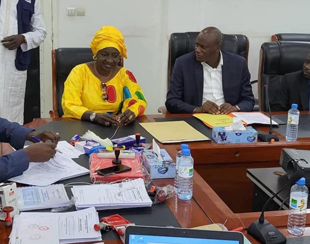 Législatives : Mimi et Benoit Sambou ont déposé les listes de parrainages de BBY à la DGE Législatives : Mimi et Benoit Sambou ont déposé les listes de parrainages de BBY à la DGE