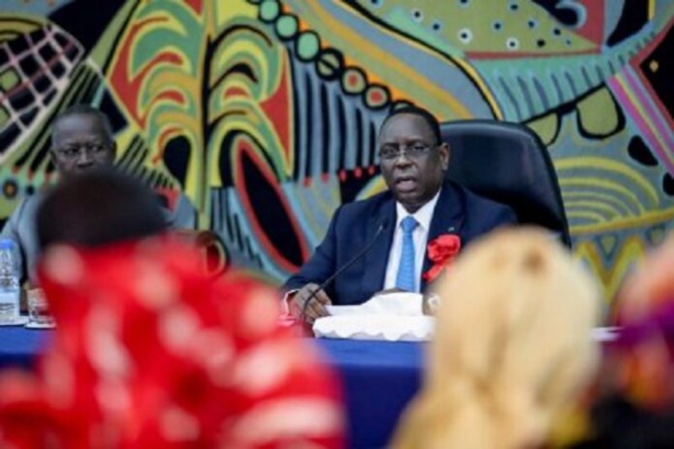 Macky Sall tance ses responsables de Keur Massar: «Vous devriez avoir honte, plutôt que de vous ridiculiser à travers des histoires de borne fontaine...» Macky Sall tance ses responsables de Keur Massar: «Vous devriez avoir honte, plutôt que de vous ridiculiser à travers des histoires de borne fontaine...»