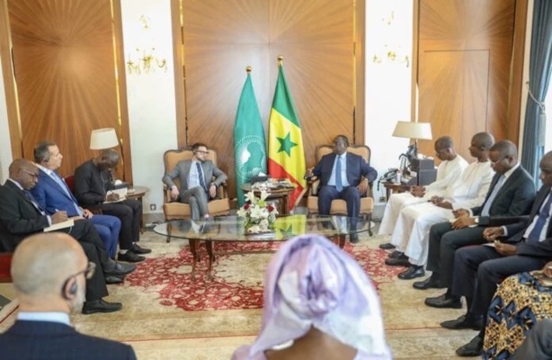 Macky Sall reçoit un défenseur des homosexuels....l’affaire qui fait polémique Macky Sall reçoit un défenseur des homosexuels....l’affaire qui fait polémique