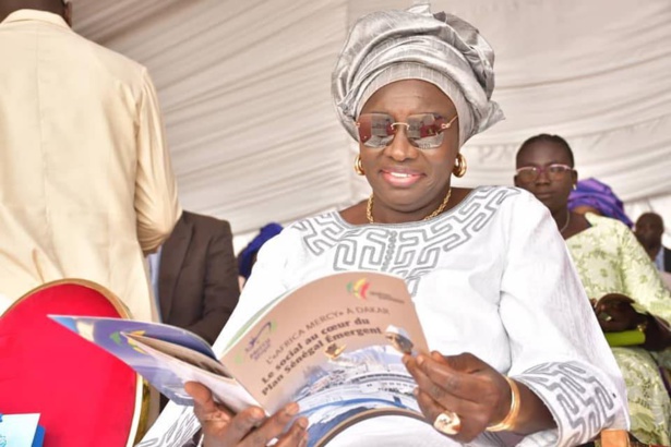 Législatives 2022 : Mimi Touré désignée tête de liste nationale de Benno Book Yaakaar Législatives 2022 : Mimi Touré désignée tête de liste nationale de Benno Book Yaakaar